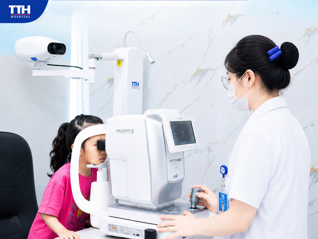 Đo khúc xạ chính xác cho trẻ với công nghệ hiện đại tại Khoa Mắt - Bệnh viện Đa khoa TTH Quảng Bình