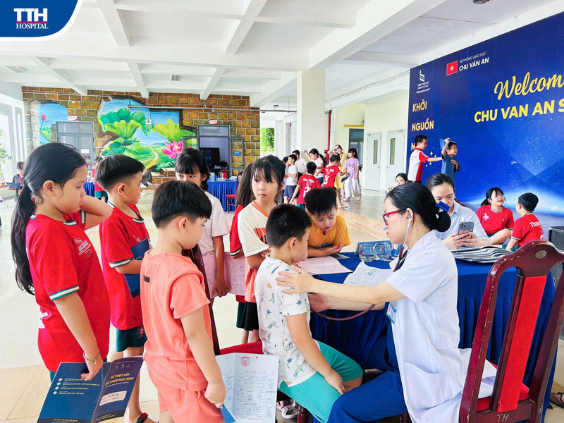 Khám sức khoẻ học đường cho hơn 500 học sinh