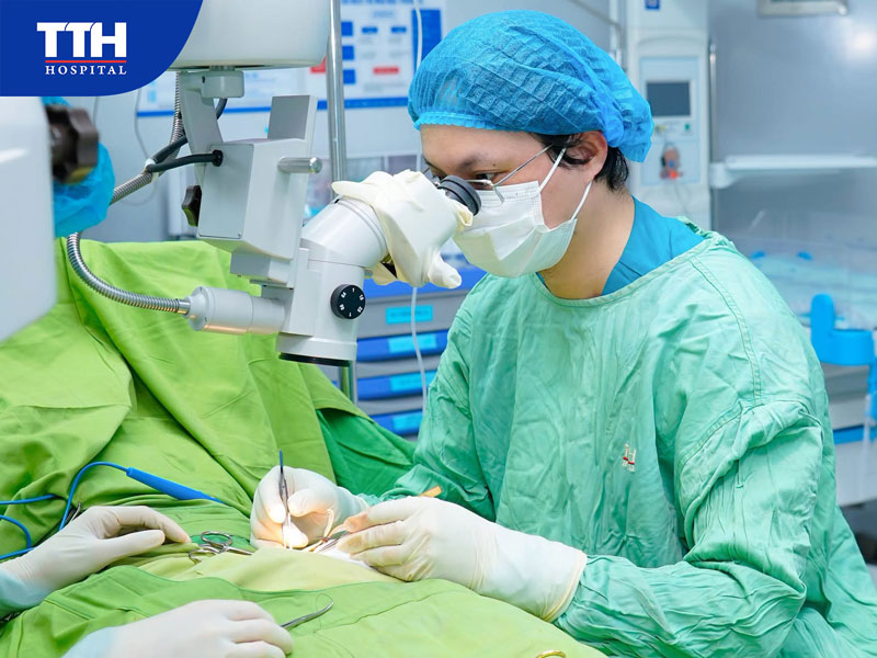 Phẫu thuật vi phẫu giãn tĩnh mạch thừng tinh - Giải pháp bảo tồn khả năng sinh sản cho phái mạnh