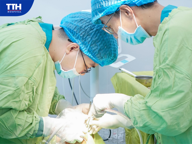Quy trình nhổ răng khôn với công nghệ Piezotome