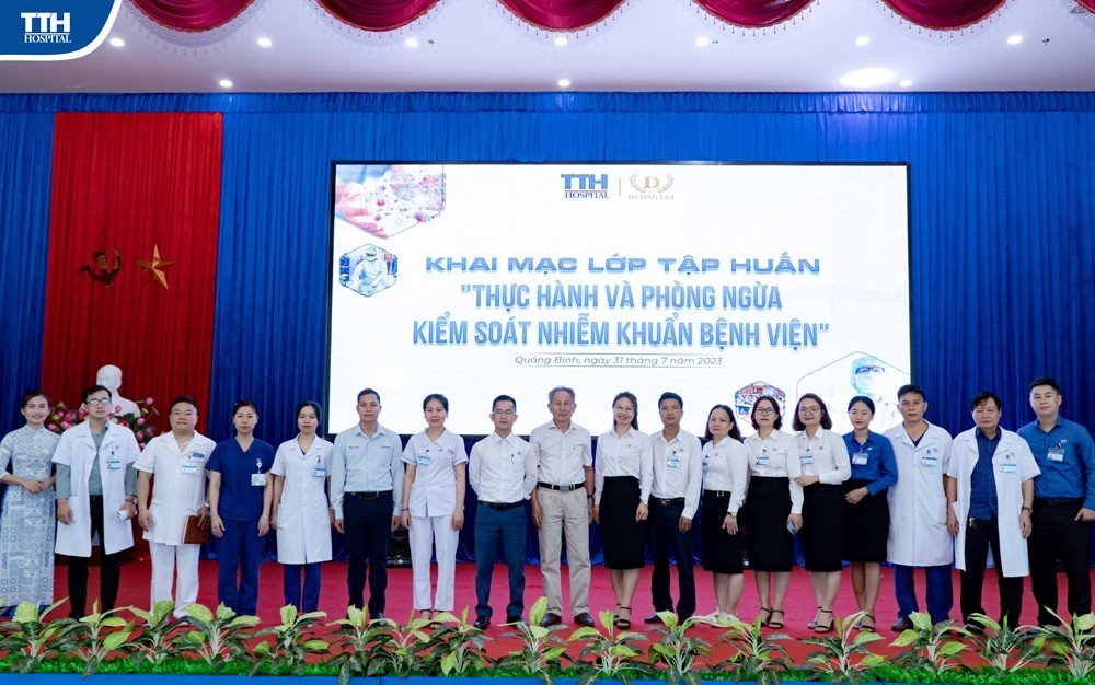 TẬP HUẤN THỰC HÀNH VÀ PHÒNG NGỪA KIỂM SOÁT NHIỄM KHUẨN TẠI BỆNH VIỆN ĐA KHOA TTH QUẢNG BÌNH